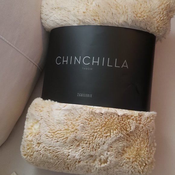 Z Gallerie Faux Chinchilla Throw GOLD - Picture 10 of 12